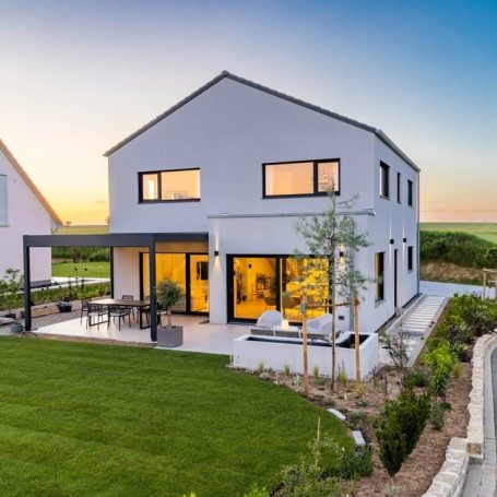 Wir begleiten Sie von der Bewertung bis zum erfolgreichen Vertragsabschluss – transparent und zuverlässig.